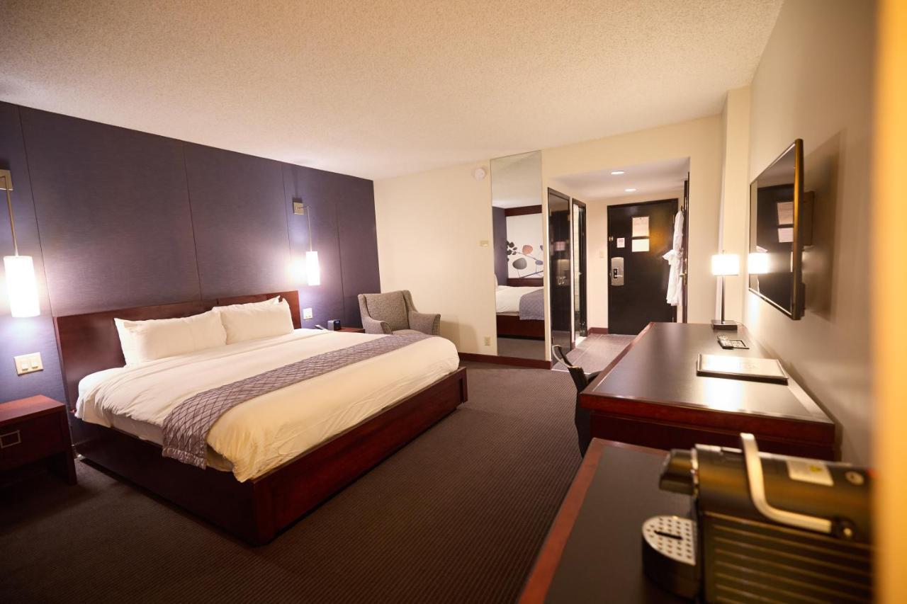 Hotel Ruby Foo'S Montreal Bagian luar foto