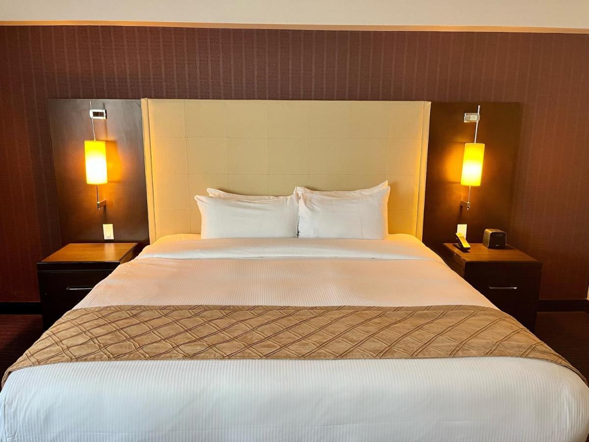 Hotel Ruby Foo'S Montreal Bagian luar foto