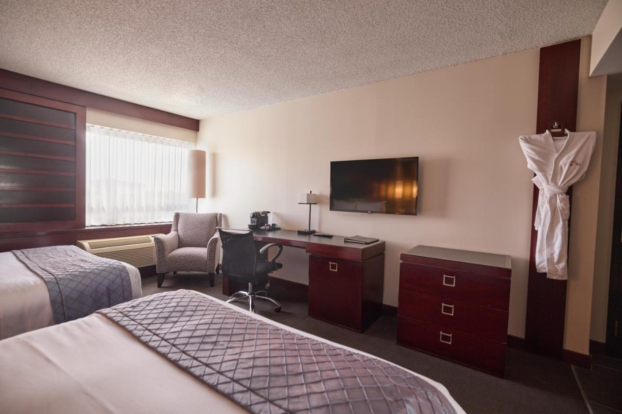 Hotel Ruby Foo'S Montreal Bagian luar foto