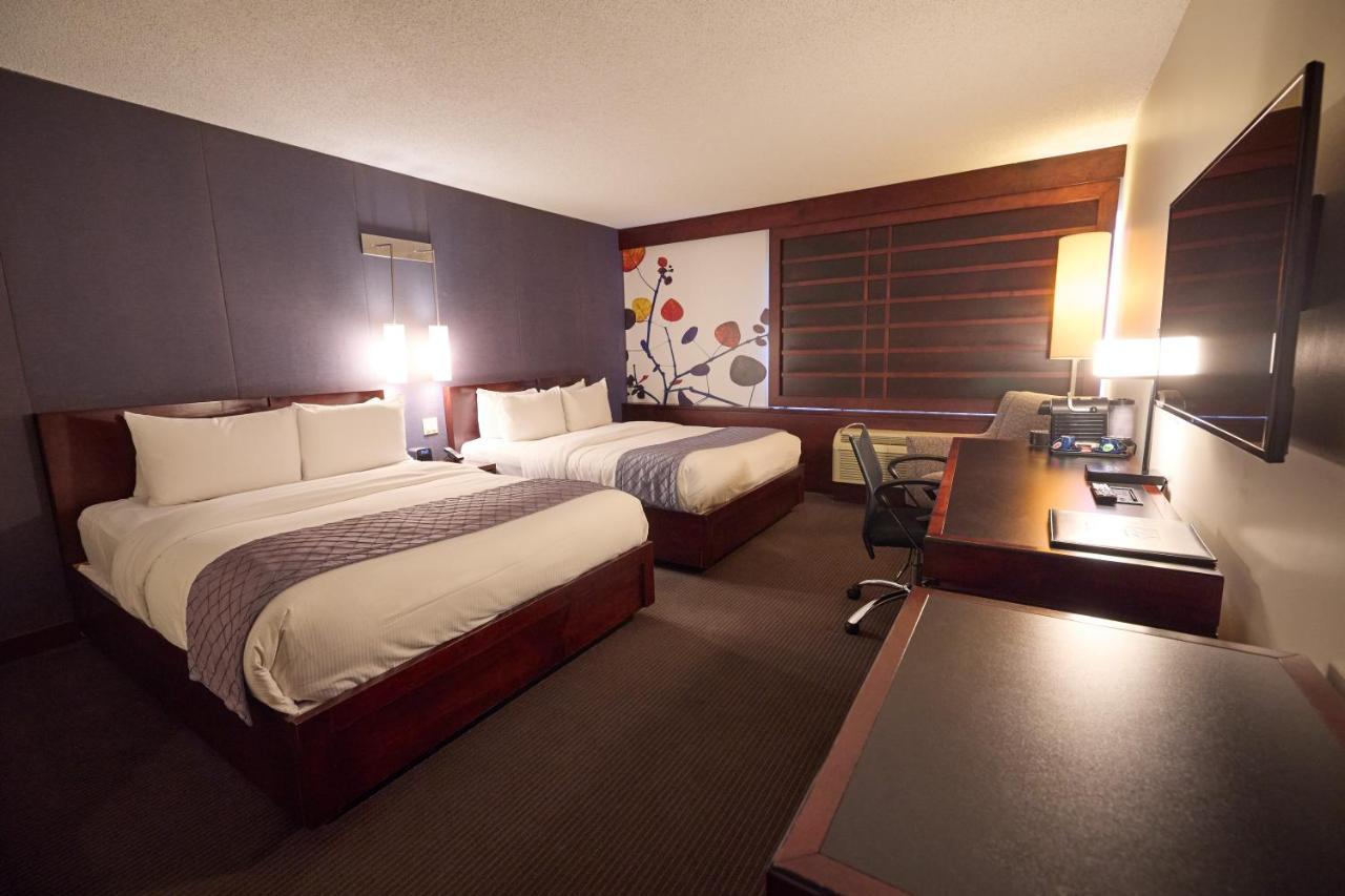 Hotel Ruby Foo'S Montreal Bagian luar foto