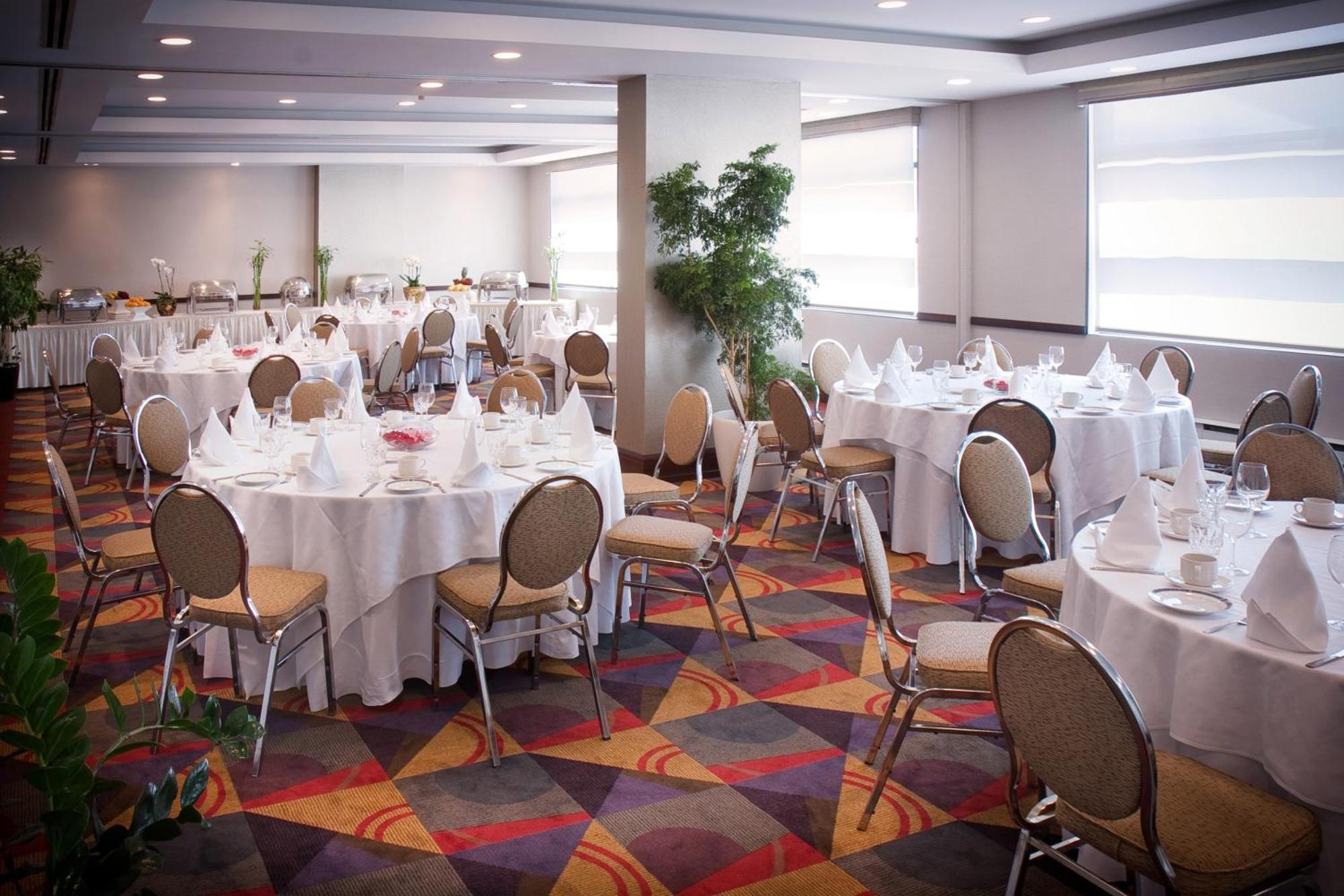 Hotel Ruby Foo'S Montreal Bagian luar foto