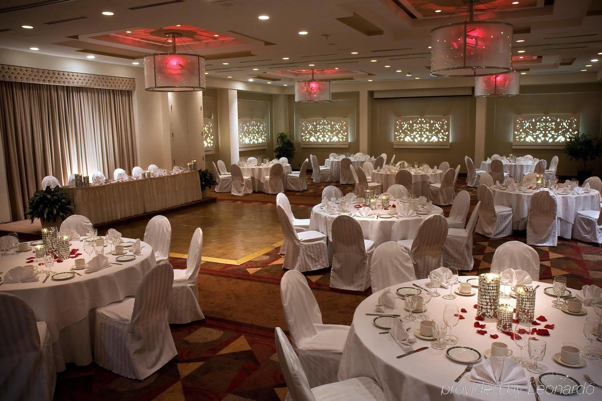 Hotel Ruby Foo'S Montreal Bagian luar foto