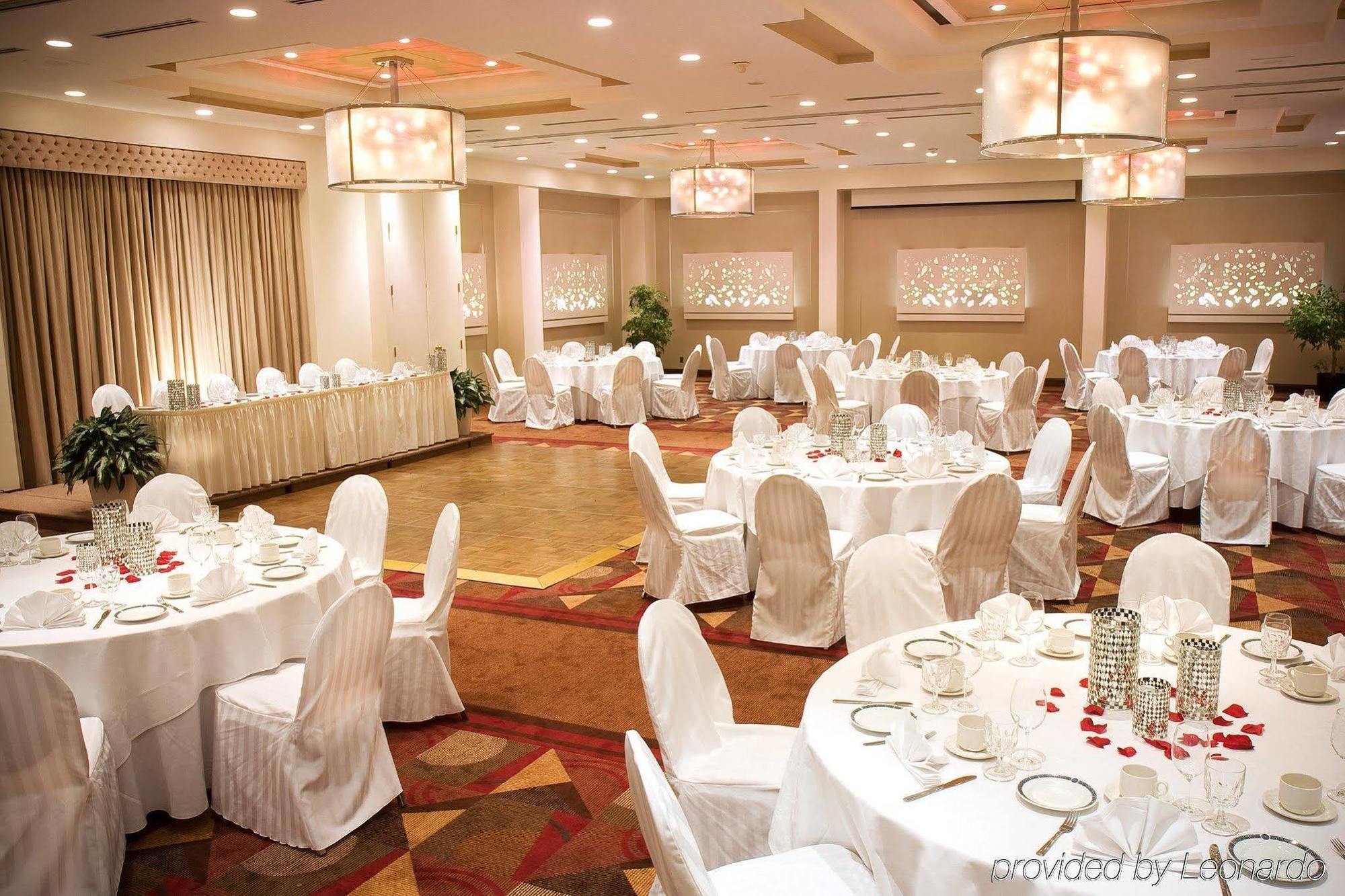 Hotel Ruby Foo'S Montreal Bagian luar foto